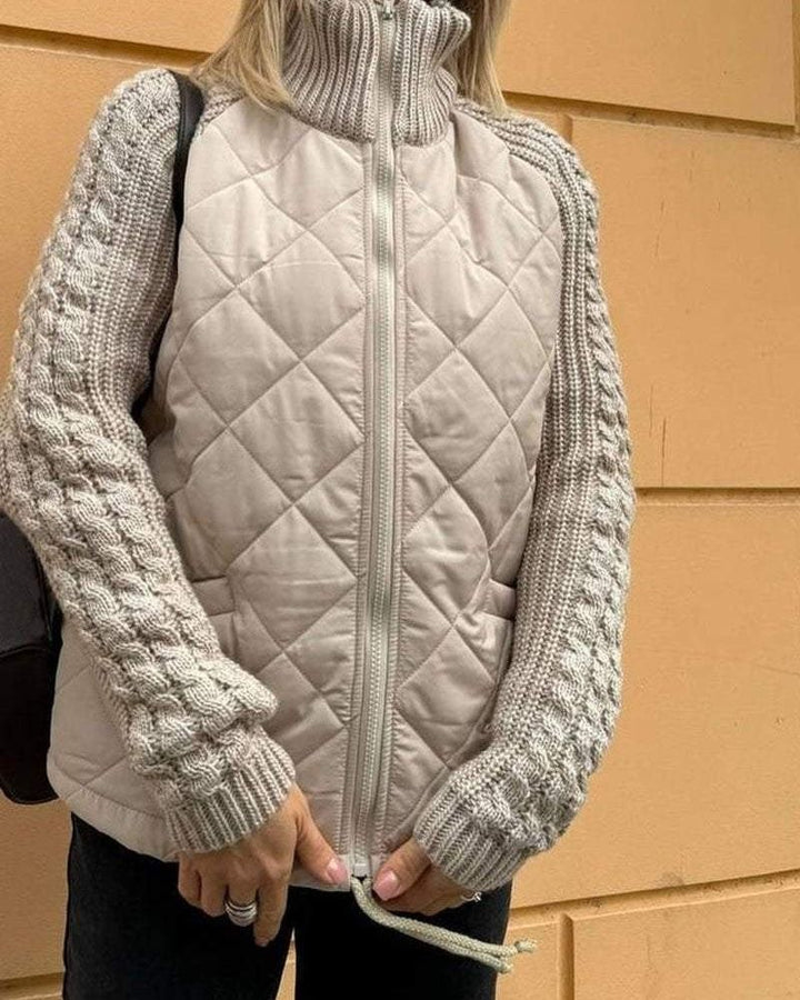 Giacca trapuntata da donna con maniche in maglia e collo alto