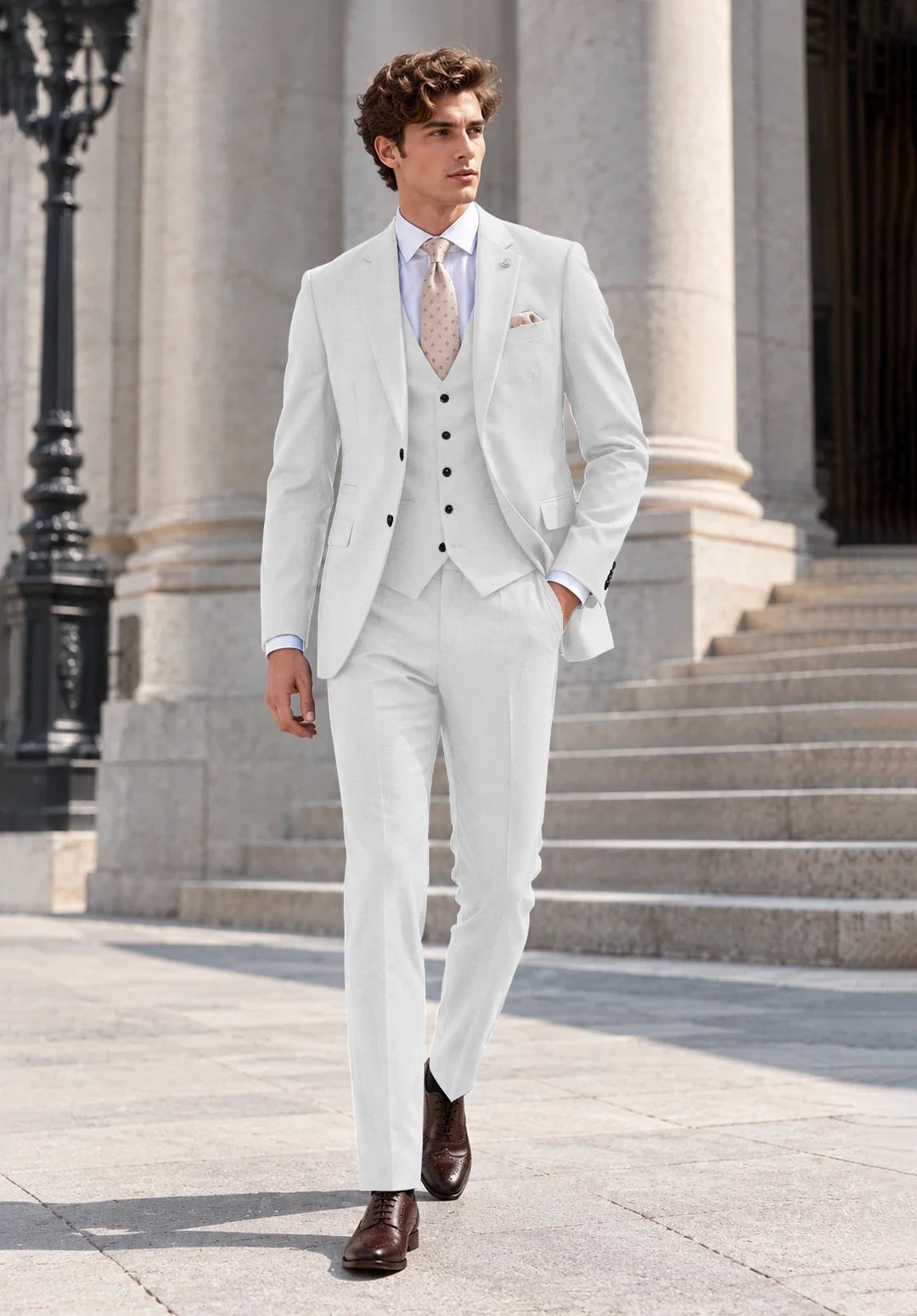 Costume Trois Pièces Homme Coupe Moderne avec Col Notch et Gilet Cinq Boutons