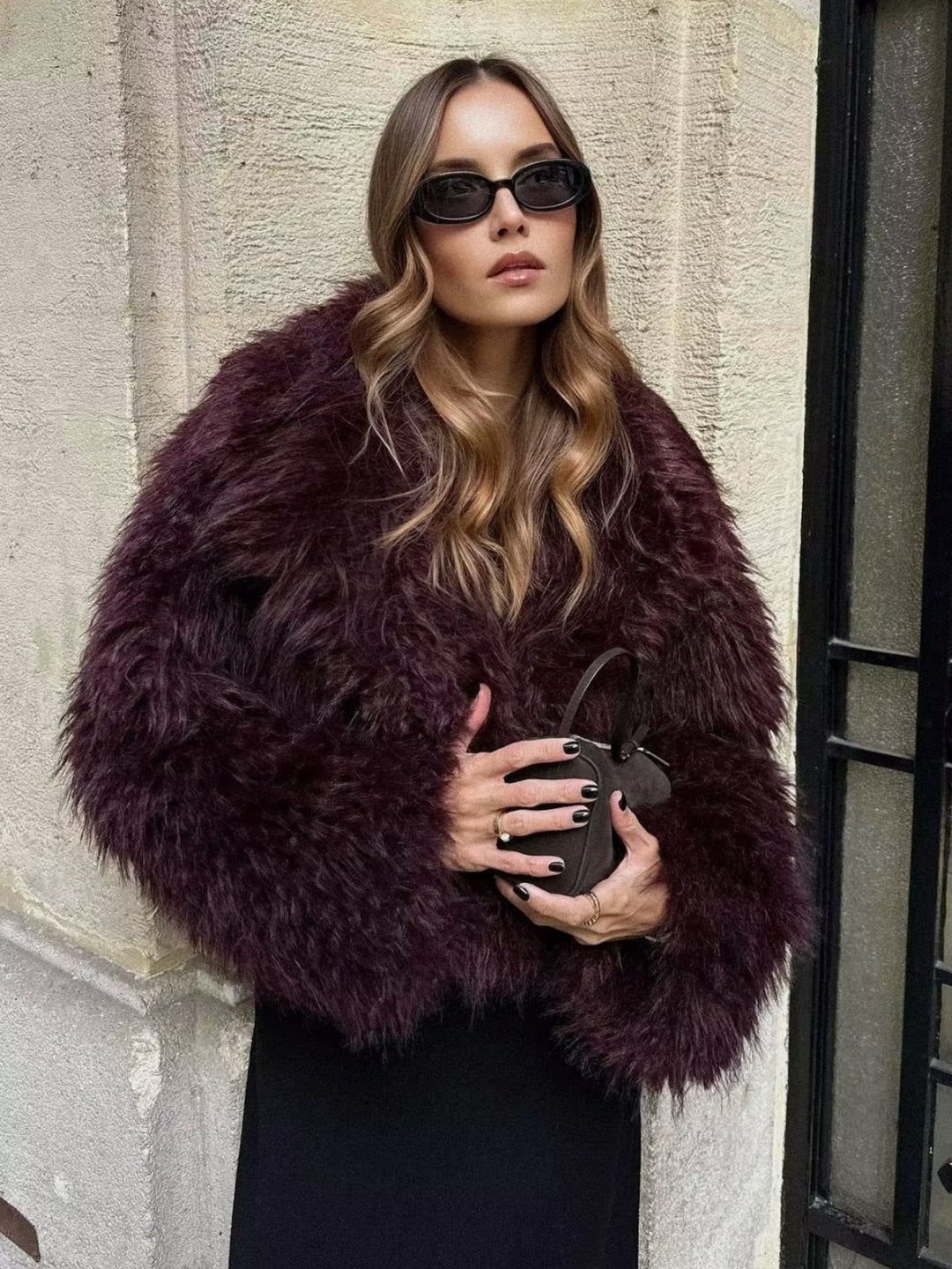 Giacca corta da donna in pelliccia sintetica a pelo lungo