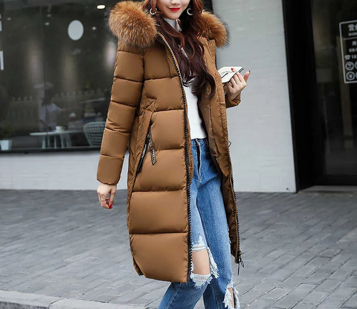 Manteau long d'hiver femme à capuche avec col en fausse fourrure