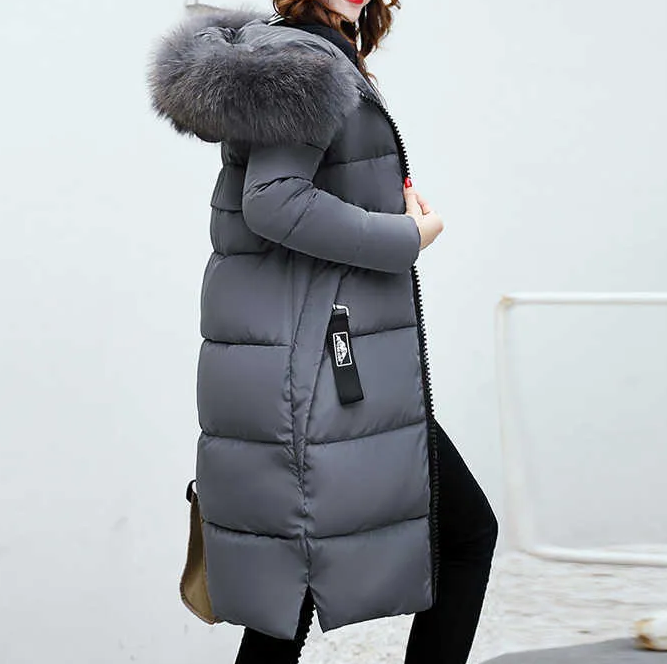 Manteau long d'hiver femme à capuche avec col en fausse fourrure