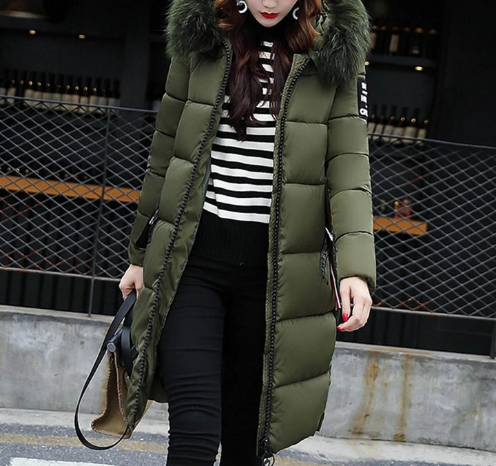 Manteau long d'hiver femme à capuche avec col en fausse fourrure