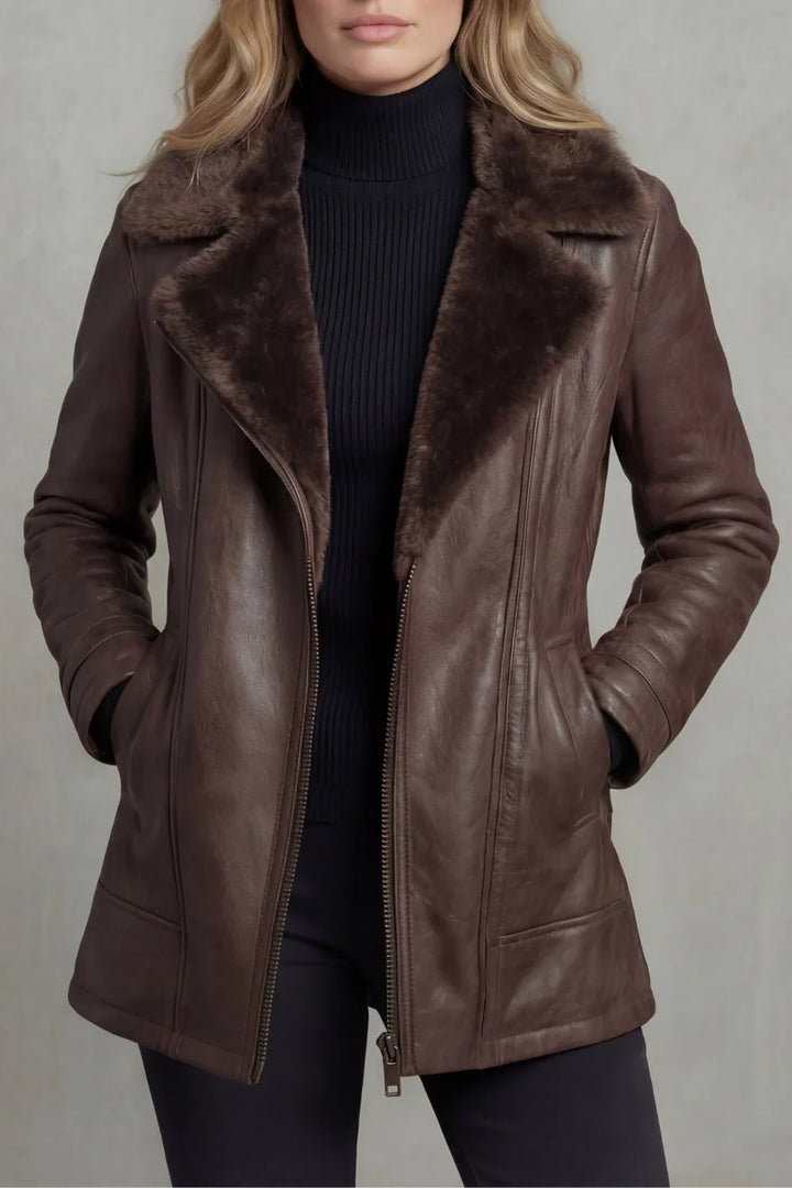 Giacca da donna in vera pelle di agnello marrone con colletto in pelliccia sintetica e chiusura con zip
